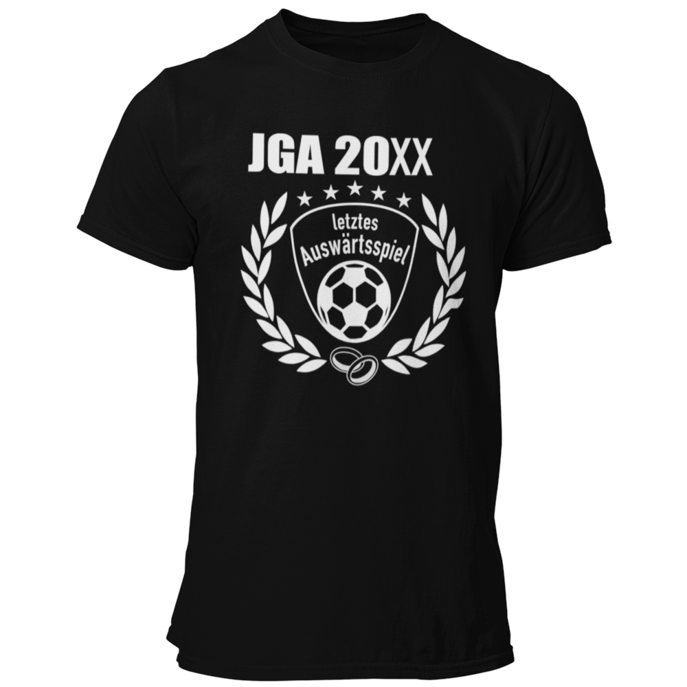 JGA T-Shirt 'Letztes Auswärtsspiel' im Fußball-Stil, ideal für Junggesellenabschiede von Fußballfans. Das Shirt zeigt einen geschwungenen Schriftzug über einer stilisierten Fußball-Silhouette sowie ein Vereinslogo und einen Lorbeerkranz. Erhältlich in den Farben des Vereins und mit der Möglichkeit, das Jahr des Junggesellenabschieds kostenlos hinzuzufügen, bietet es ein individuelles und einzigartiges Design. Mit einem geraden Schnitt für bequemen Sitz und einem hochwertigen Aufdruck, der auch nach vielen F