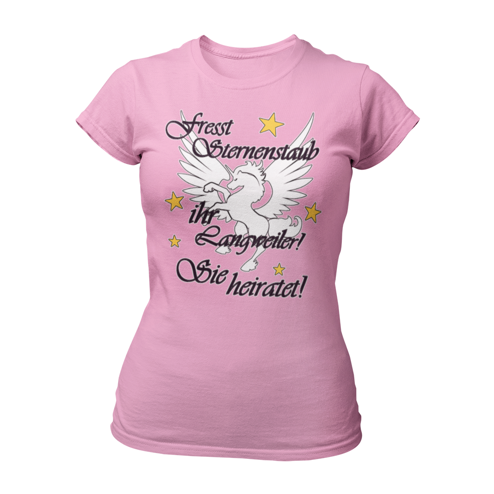 Damen T-Shirt "Einhorn – Sie heiratet" für die Freundinnen der Braut, mit tailliertem Schnitt und großem pinkem Schriftzug. Das edel gestaltete Design mit einem Einhorn-Print bringt Glanz und Stil in den Junggesellinnenabschied und rückt die Braut in den Mittelpunkt. Perfekt für alle, die Feenstaub und magische Momente lieben!