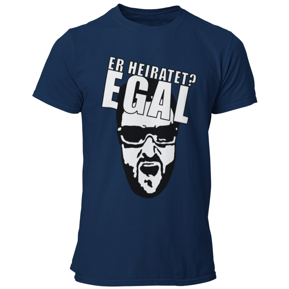 JGA T-Shirt 'Egal' mit einem humorvollen Motiv, inspiriert von dem Streit zwischen einem Comedystar und einem Sänger. Das Shirt trägt die wiederholte Aufschrift 'Egal' und zeigt damit die unbeschwerte Einstellung des Junggesellen und seiner Freunde. Perfekt für den Junggesellenabschied, vermittelt dieses T-Shirt die Botschaft, dass es egal ist, was andere denken – hier wird gefeiert! Ein ideales Geschenk für den Bräutigam, um den besonderen Anlass stilvoll und witzig zu zelebrieren.