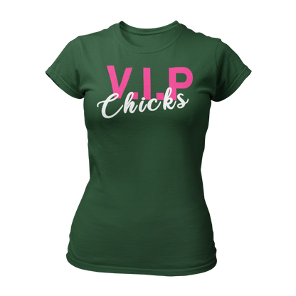 Stylisches JGA T-Shirt mit der Aufschrift 'VIP Chicks', ideal für die Freundinnen der Braut. Dieses Shirt dient als tolles Accessoire für die Brautjungfern und betont die Zusammengehörigkeit der Gruppe. Ausgefallenes Design für einen unvergesslichen Junggesellinnenabschied.