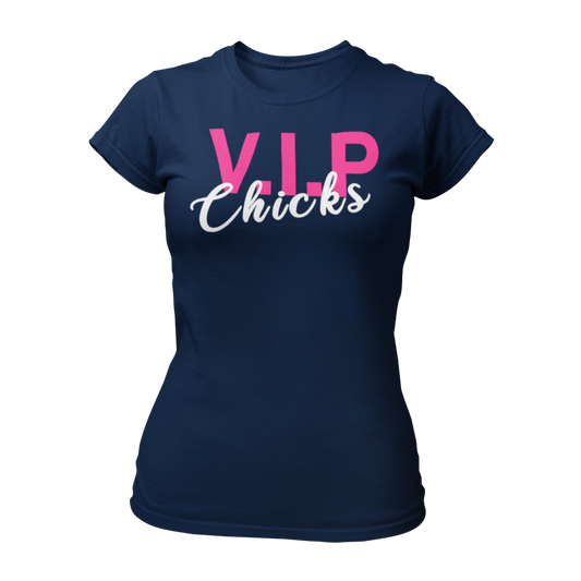 Stylisches JGA T-Shirt mit der Aufschrift 'VIP Chicks', ideal für die Freundinnen der Braut. Dieses Shirt dient als tolles Accessoire für die Brautjungfern und betont die Zusammengehörigkeit der Gruppe. Ausgefallenes Design für einen unvergesslichen Junggesellinnenabschied.