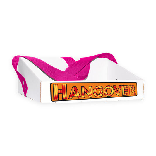 Bauchladen mit dem Motiv „Hangover“ in orange, ausgestattet mit einer Zirkelgrafik, die an den gleichnamigen Film erinnert. Der Bauchladen ist stabil und aus verstärktem Wellpappenkarton gefertigt. Er hat einen extra breiten Gurt für hohen Tragekomfort und wird sowohl von Frauen als auch von Männern bei Junggesellenabschieden verwendet.