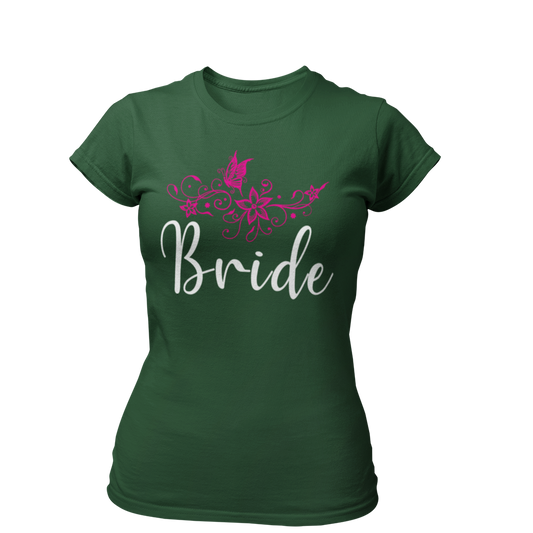 Das JGA T-Shirt "Bride Blumen" besticht durch ein stilvolles Blumenkranz-Design im Vintage-Look. Perfekt für die Braut und ihre Freundinnen, um beim Junggesellinnenabschied zu strahlen. Ein elegantes und feminines Motiv, das für den besonderen Tag entworfen wurde.