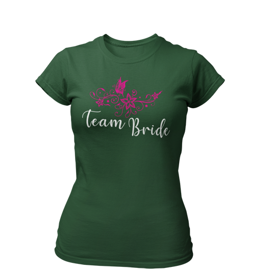 Damen T-Shirt "Team Bride Blumen" mit einem stilvollen Vintage-Design, das einen Blumenkranz zeigt. Ideal für die Trauzeugin und Freundinnen der Braut, um beim Junggesellinnenabschied zusammenzuleuchten und ihre Zugehörigkeit zum Team Braut zu zeigen.