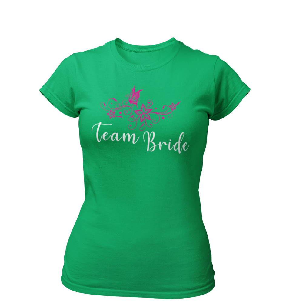 Damen T-Shirt "Team Bride Blumen" mit einem stilvollen Vintage-Design, das einen Blumenkranz zeigt. Ideal für die Trauzeugin und Freundinnen der Braut, um beim Junggesellinnenabschied zusammenzuleuchten und ihre Zugehörigkeit zum Team Braut zu zeigen.