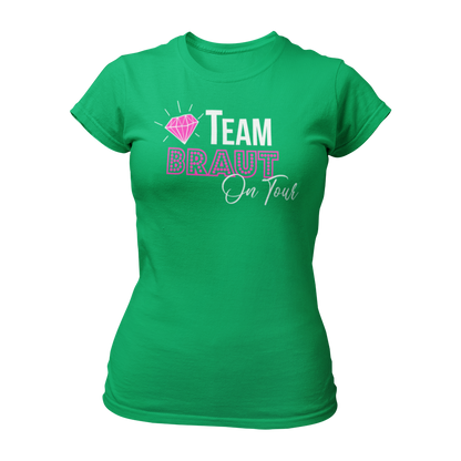 Damen T-Shirt "Team Braut on Tour" für den Junggesellinnenabschied. Das Shirt hat ein elegantes Design, das perfekt zur Hochzeit passt. Es gibt auch ein passendes Braut-Shirt für die gesamte Gruppe.