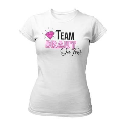 Damen T-Shirt "Team Braut on Tour" für den Junggesellinnenabschied. Das Shirt hat ein elegantes Design, das perfekt zur Hochzeit passt. Es gibt auch ein passendes Braut-Shirt für die gesamte Gruppe.