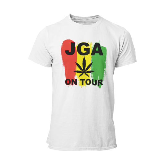 Grünes Cannabis JGA On Tour T-Shirt, perfekt für den Junggesellenabschied. Auffälliges Design, aus hochwertiger Baumwolle, in verschiedenen Größen erhältlich.