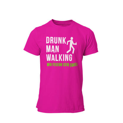 JGA T-Shirt 'Drunk Man Walking – Wir Feiern Sein Ende!' mit einem humorvollen Design, das den letzten feucht-fröhlichen Gang des Junggesellen symbolisiert. Das Shirt zeigt eine lustige Grafik eines torkelnden Mannes und ist in verschiedenen Farben erhältlich, sodass für jeden Geschmack etwas dabei ist. Ideal für die Freunde des Bräutigams, um gemeinsam das Ende seiner Freiheit gebührend zu feiern und eine unvergessliche Abschiedsparty zu erleben